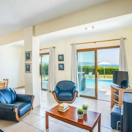 In Sleeps 6 Includes Swimming Pool Air Con And Wifi 9 4 Villa Mavroli