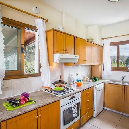 In Sleeps 6 Includes Swimming Pool Air Con And Wifi 9 4 * Mavroli