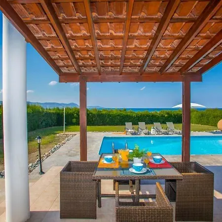 Βίλα In Sleeps 6 Includes Swimming Pool Air Con And Wifi 9 4 *