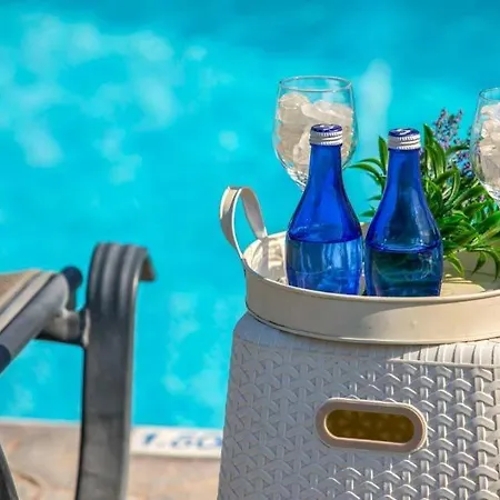 Βίλα In Sleeps 6 Includes Swimming Pool Air Con And Wifi 9 4