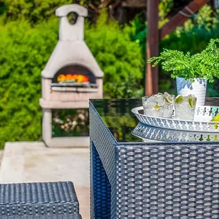 In Sleeps 6 Includes Swimming Pool Air Con And Wifi 9 4 Βίλα Mavroli