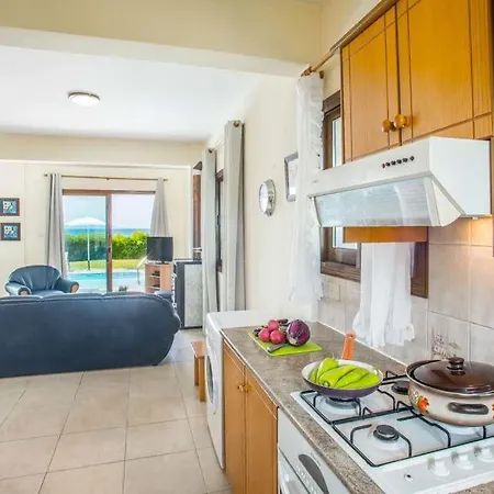 In Sleeps 6 Includes Swimming Pool Air Con And Wifi 9 4