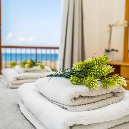 In Sleeps 6 Includes Swimming Pool Air Con And Wifi 9 4 * Mavroli