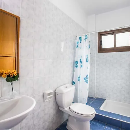 Villa In Sleeps 6 Includes Swimming Pool Air Con And Wifi 9 4
